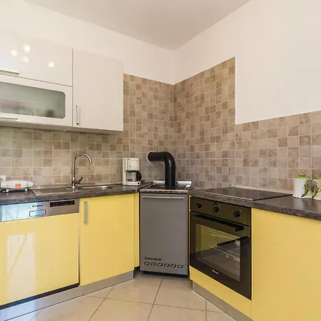 Stunning In With Kitchen Apartment